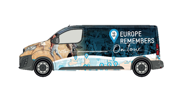 Europe_remembers_on_tour_bus