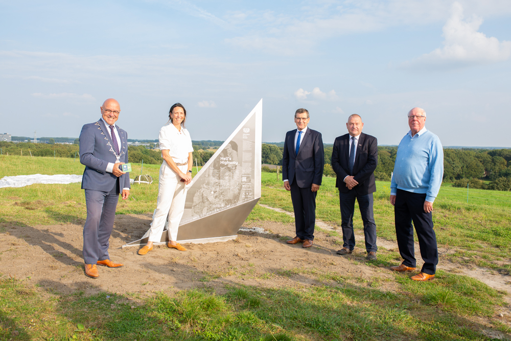 Project's partners standing next to the new 'Vector of Memory': Kees van Rooij (Meierijstad's Mayor), Femke Klein (Director of Maczek Memorial Breda - representing Brabant Remembers), Jean-Pierre Lhonneur (Carentan's Mayor), Jurriaan de Mol (Deputy Director LRE Foundation) & Joop Wesseling (Chairman of OLAT)