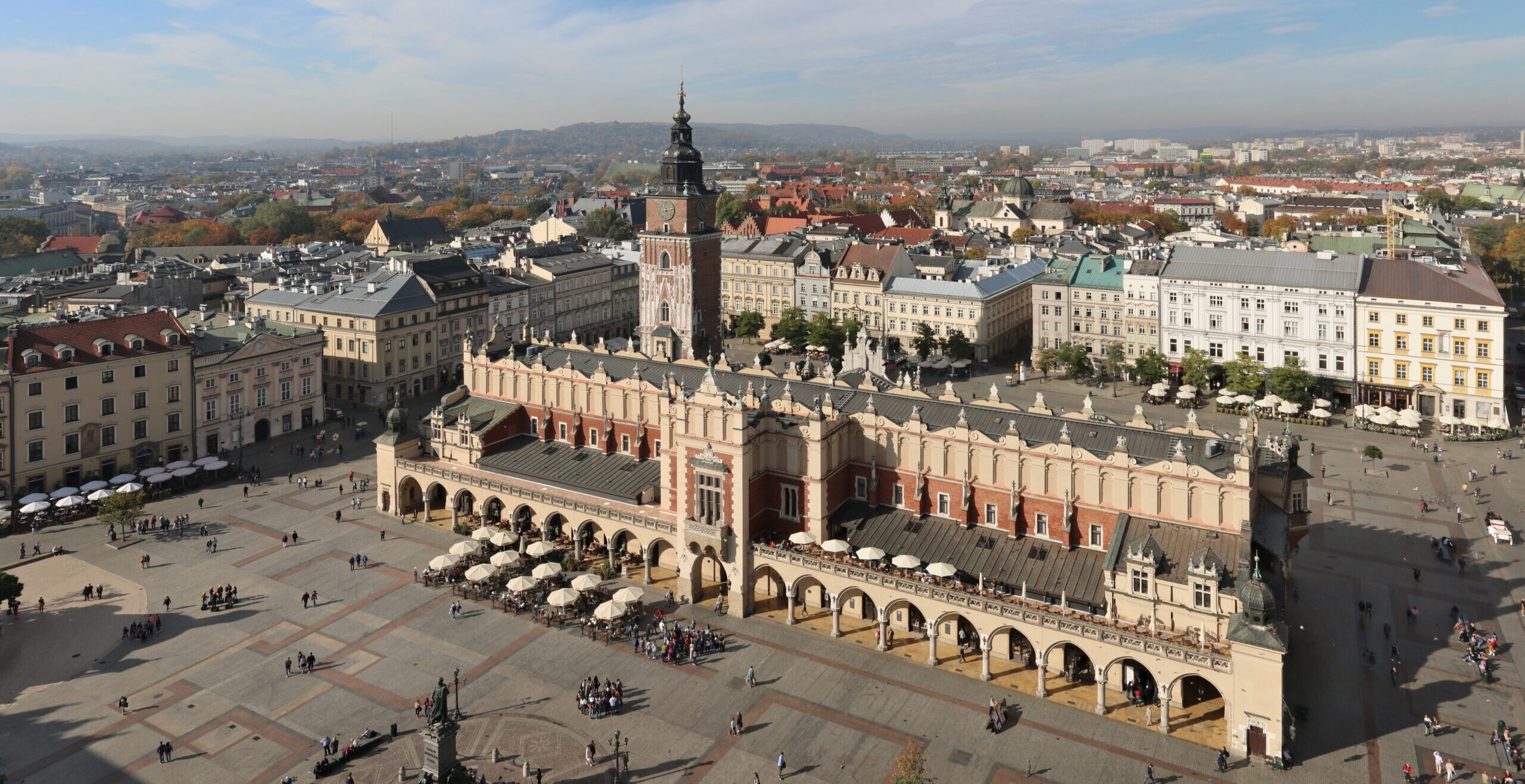 Krakow: Cloth Hall from tower of St. Mary Basilica. Picture by Ingo Mehling
Ev: 14,35
